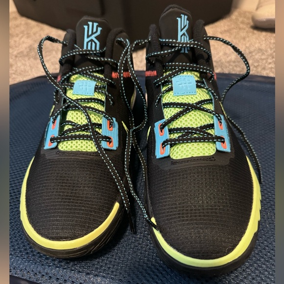 Nike Other - Nike Mens Kyrie Flytrap IV